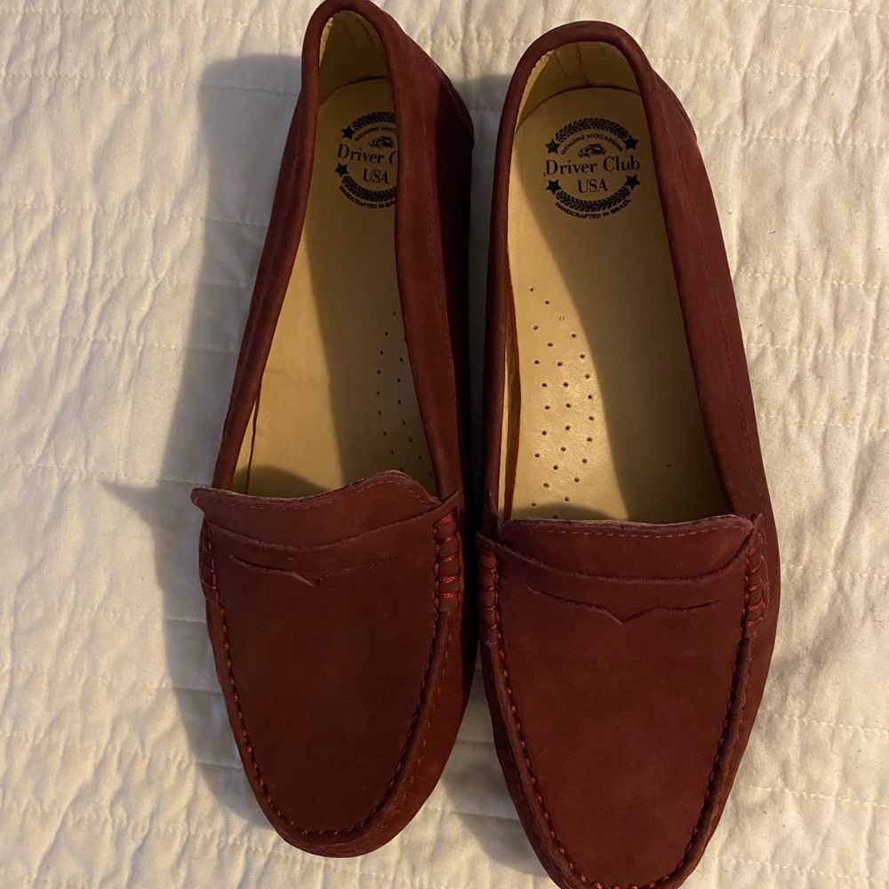 Adorable flats! Size 11 but run a bit small.
